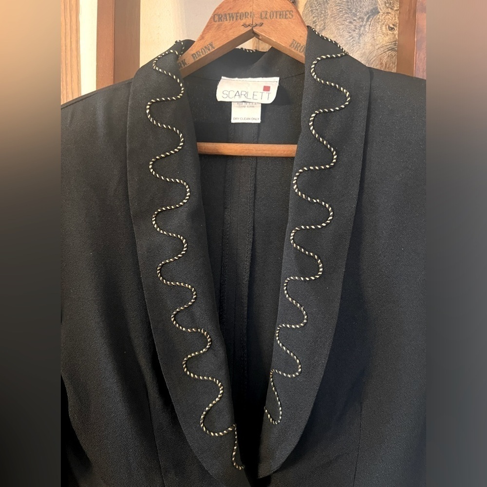 Vintage 80s Black Blazer Top With Gold Detailing By Scarlett Size 5-6 - Picture 2 of 11